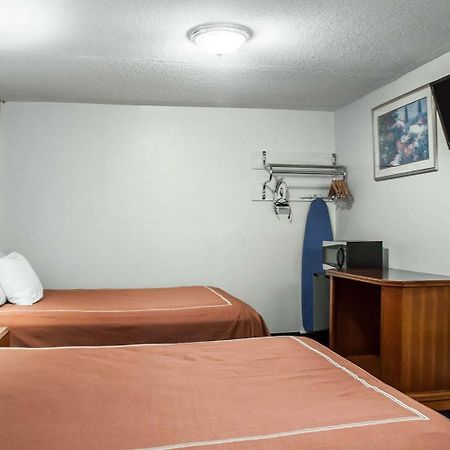 Castle Inn & Suites ナイアガラフォールズ エクステリア 写真