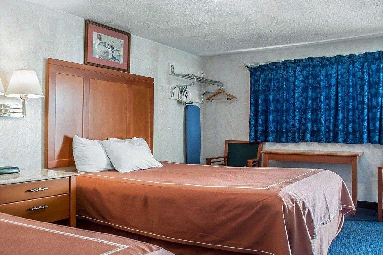 Castle Inn & Suites ナイアガラフォールズ エクステリア 写真