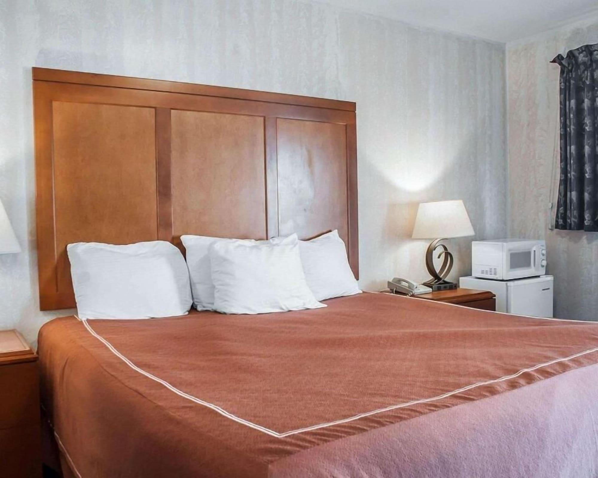 Castle Inn & Suites ナイアガラフォールズ エクステリア 写真