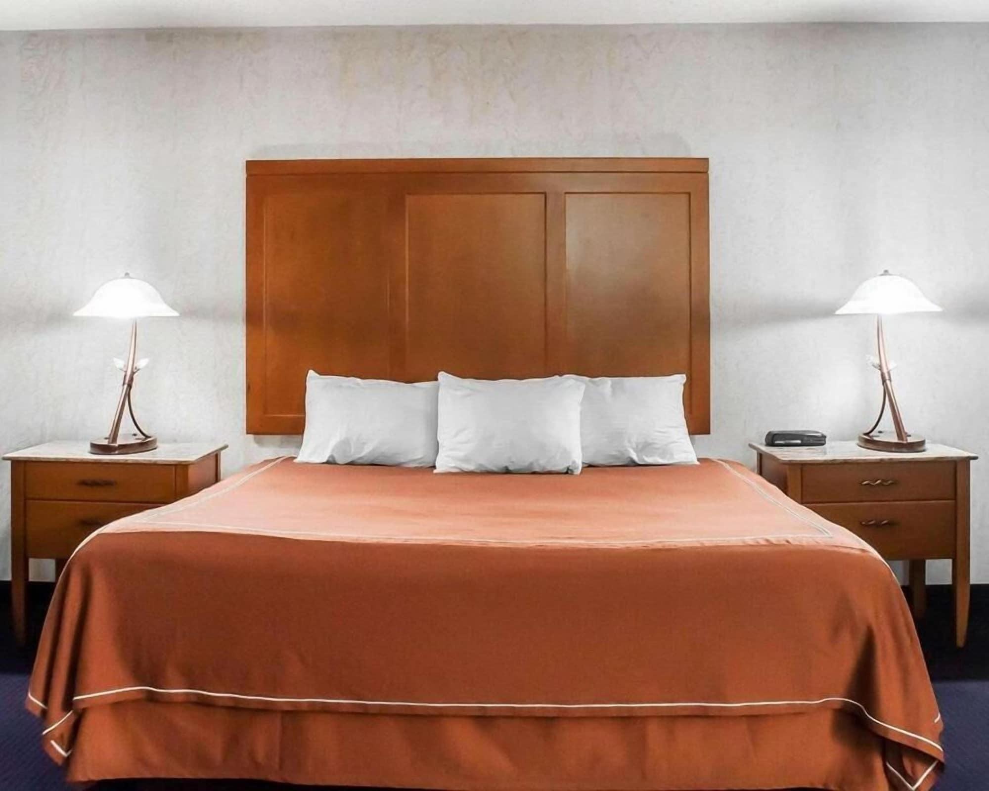Castle Inn & Suites ナイアガラフォールズ エクステリア 写真