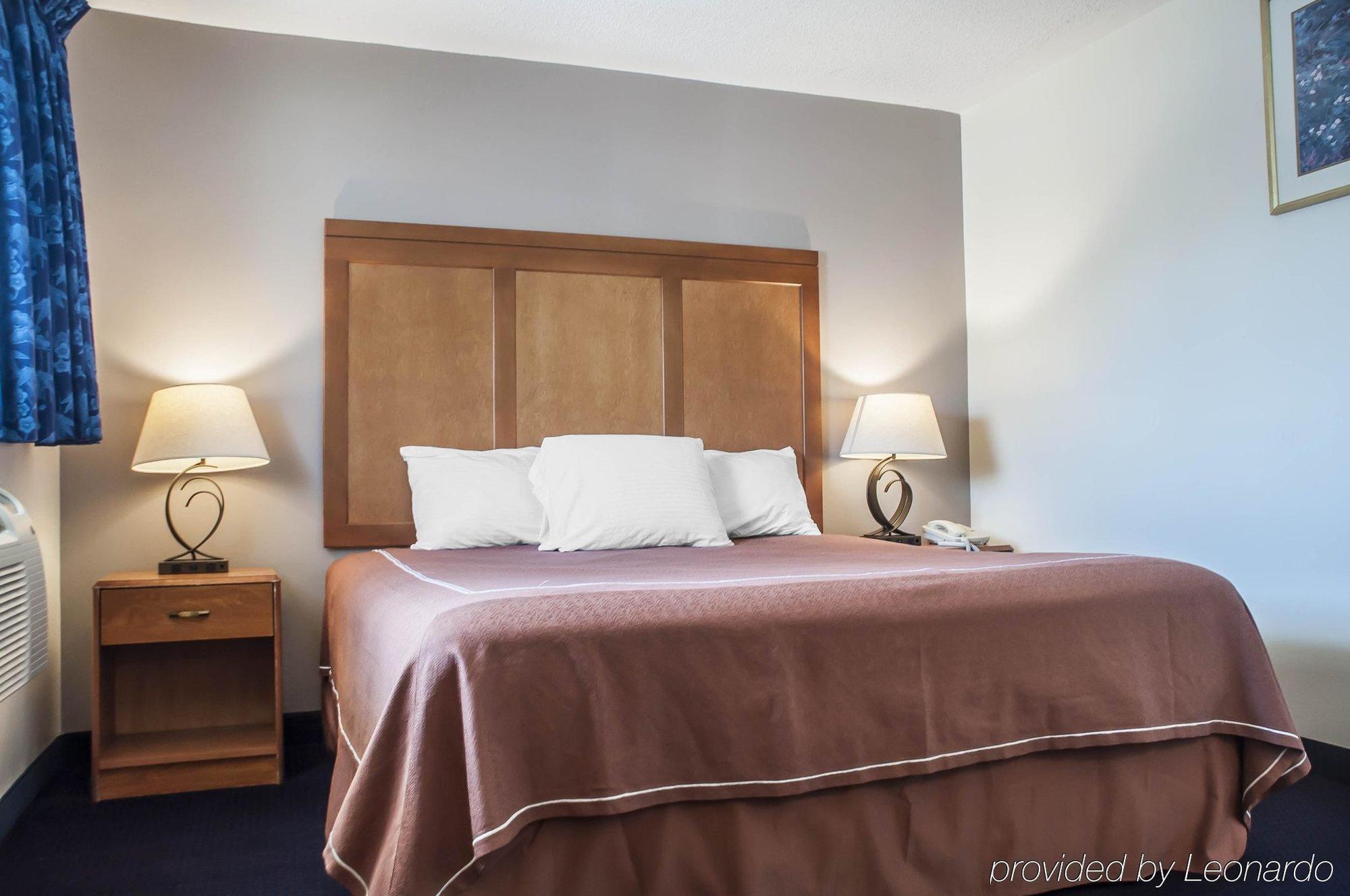 Castle Inn & Suites ナイアガラフォールズ エクステリア 写真