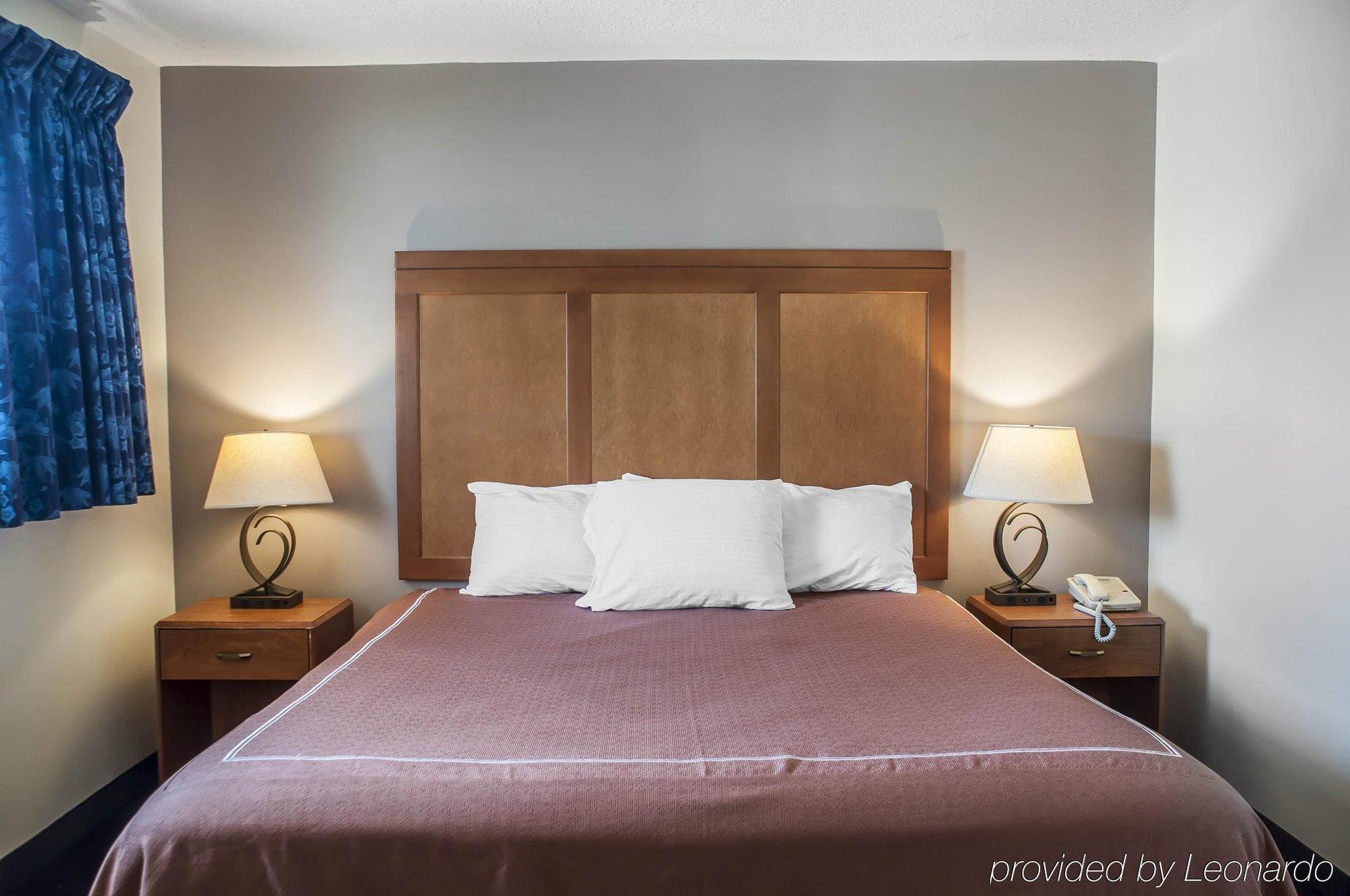 Castle Inn & Suites ナイアガラフォールズ エクステリア 写真