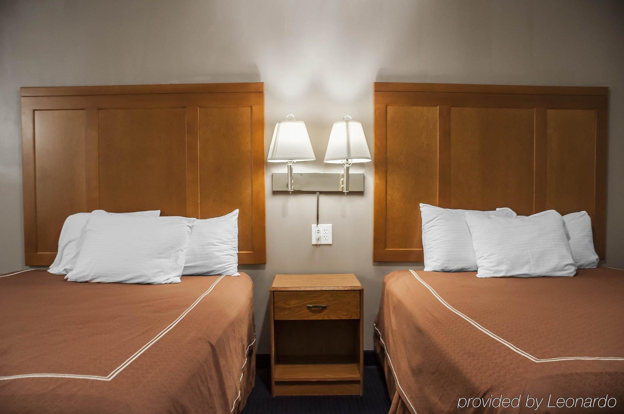 Castle Inn & Suites ナイアガラフォールズ エクステリア 写真