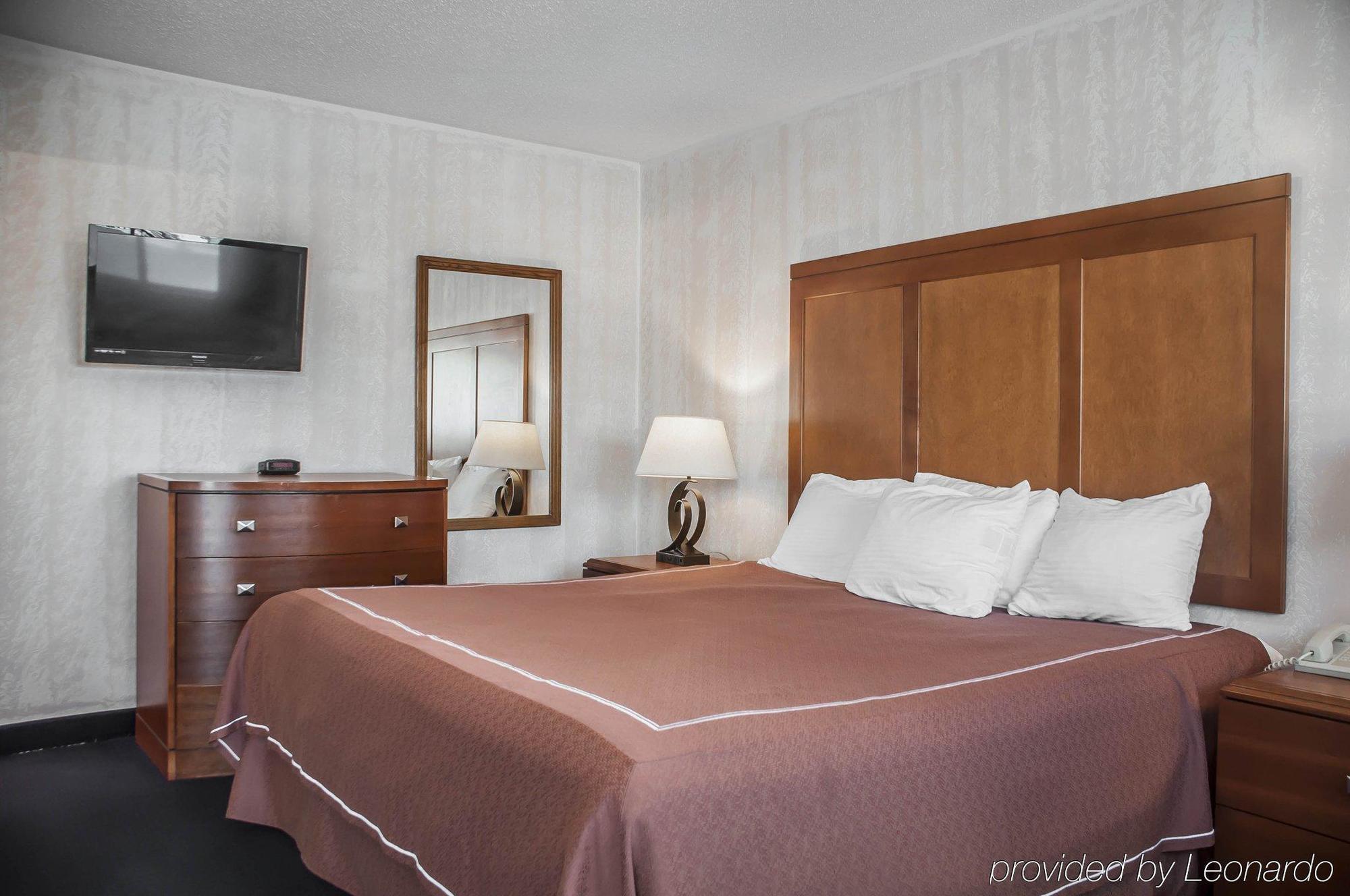 Castle Inn & Suites ナイアガラフォールズ エクステリア 写真
