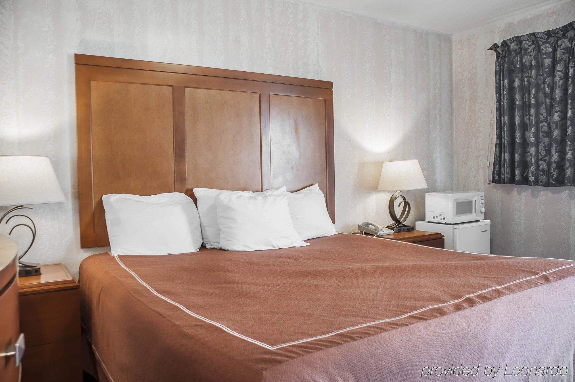 Castle Inn & Suites ナイアガラフォールズ エクステリア 写真