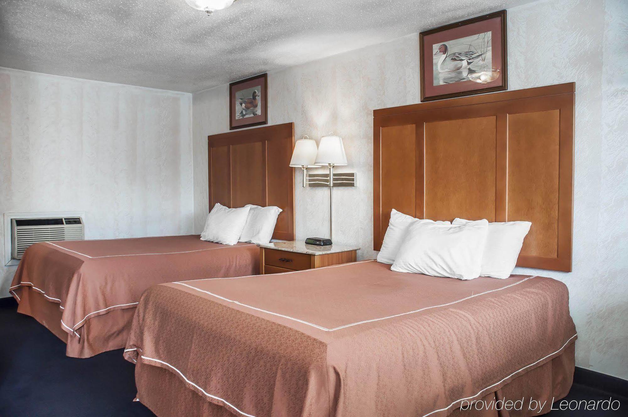 Castle Inn & Suites ナイアガラフォールズ エクステリア 写真