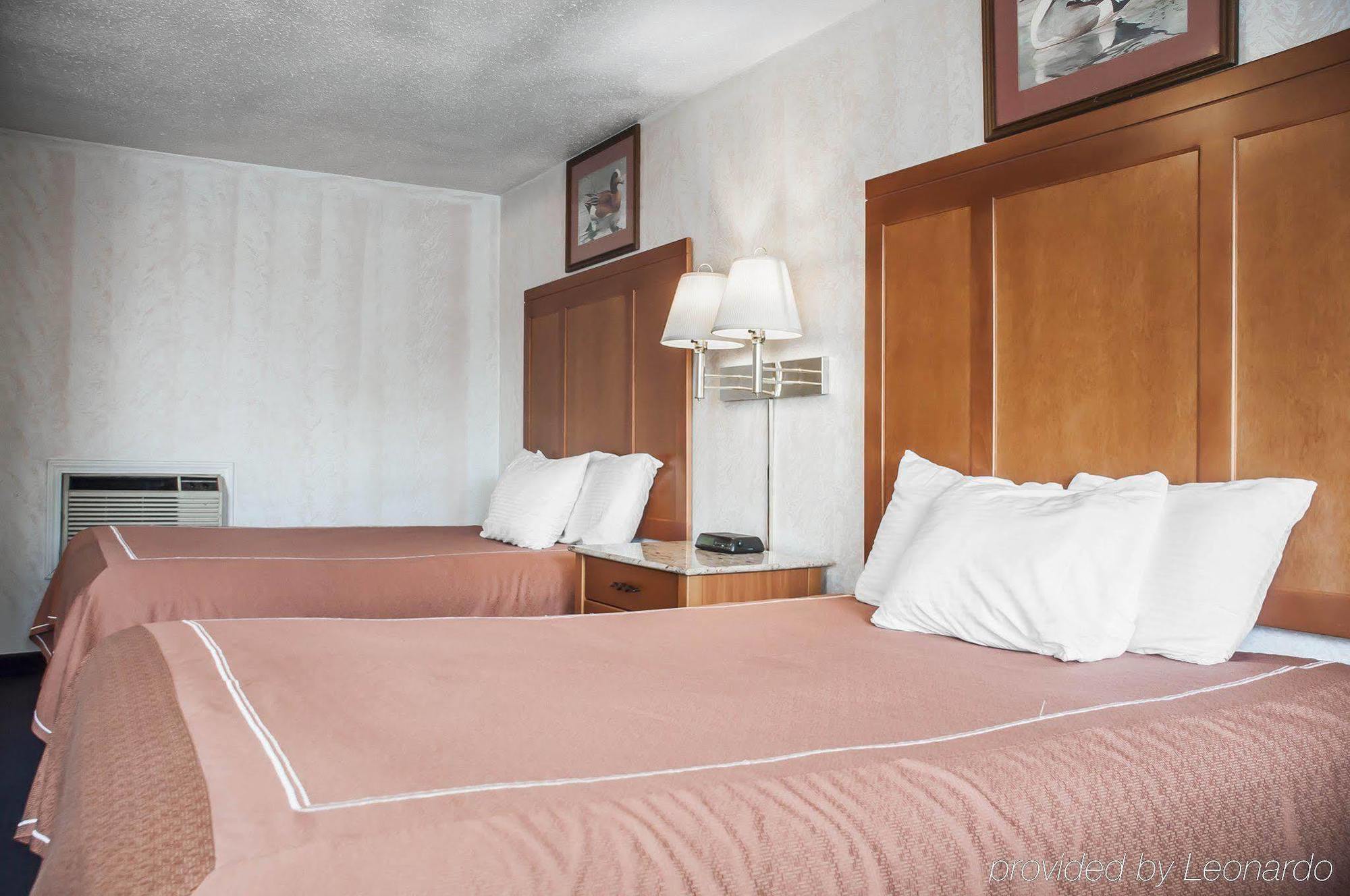 Castle Inn & Suites ナイアガラフォールズ エクステリア 写真