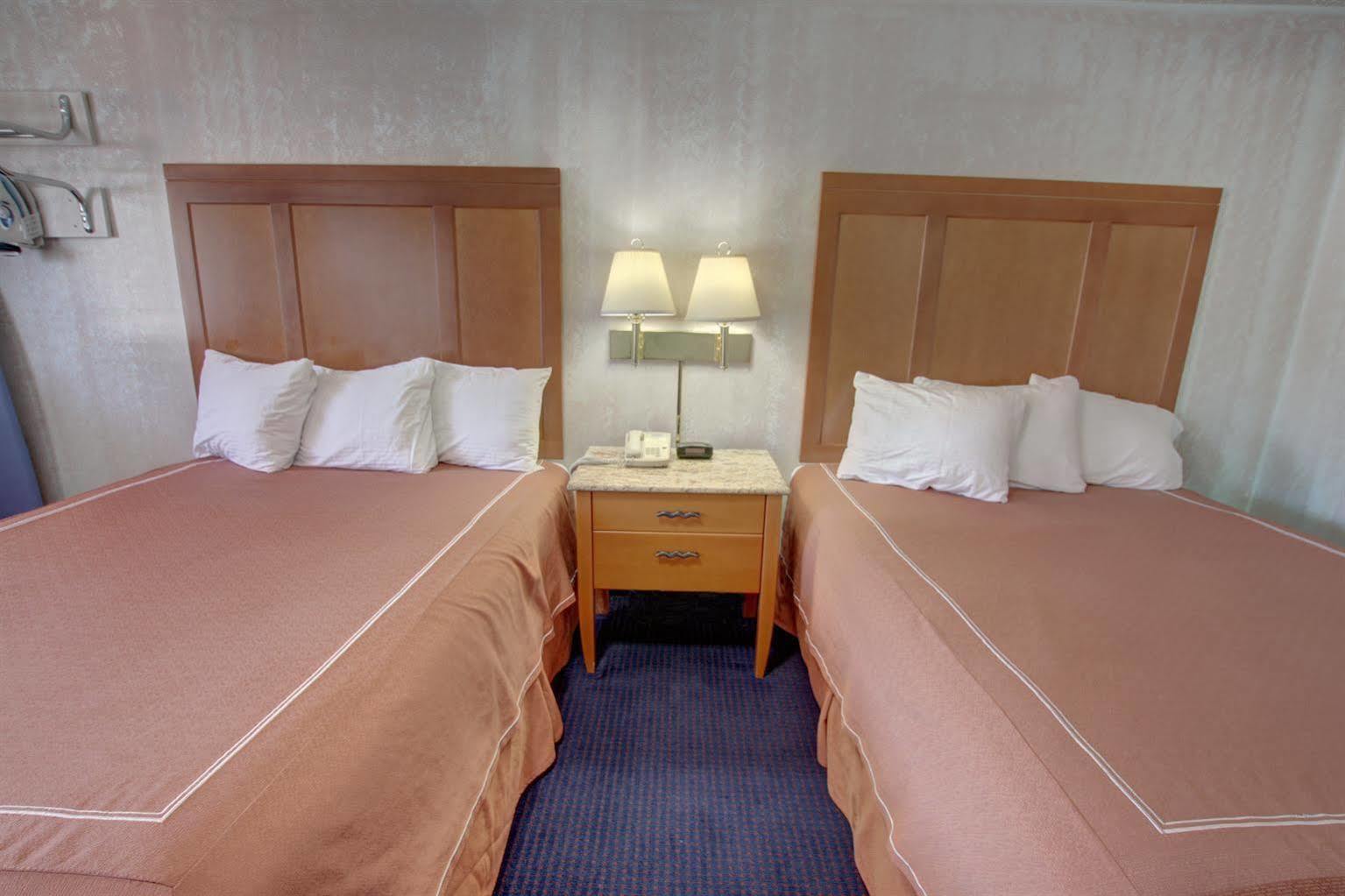 Castle Inn & Suites ナイアガラフォールズ エクステリア 写真
