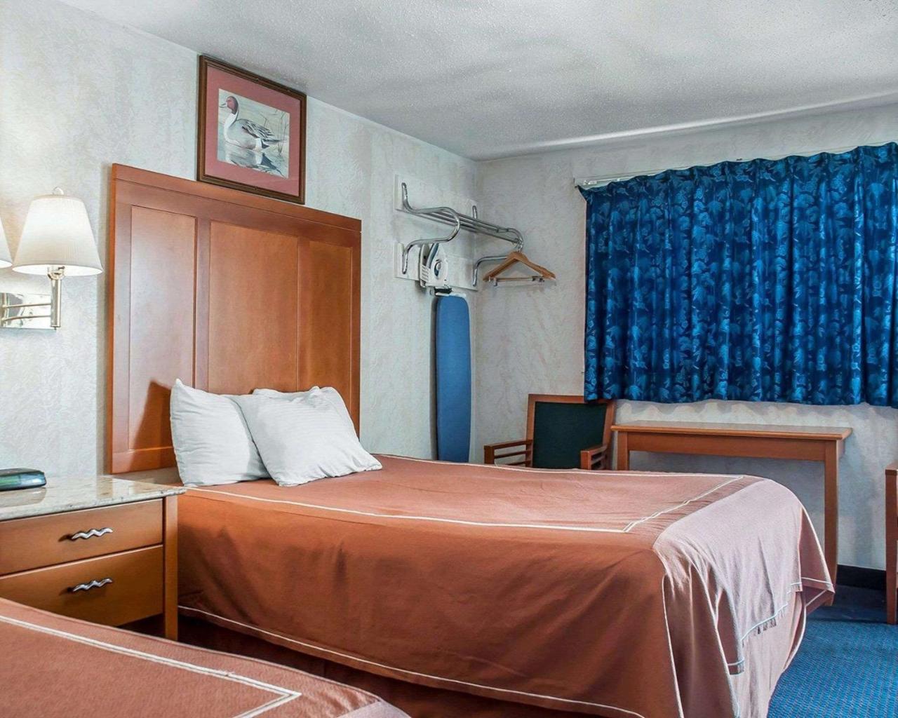 Castle Inn & Suites ナイアガラフォールズ エクステリア 写真