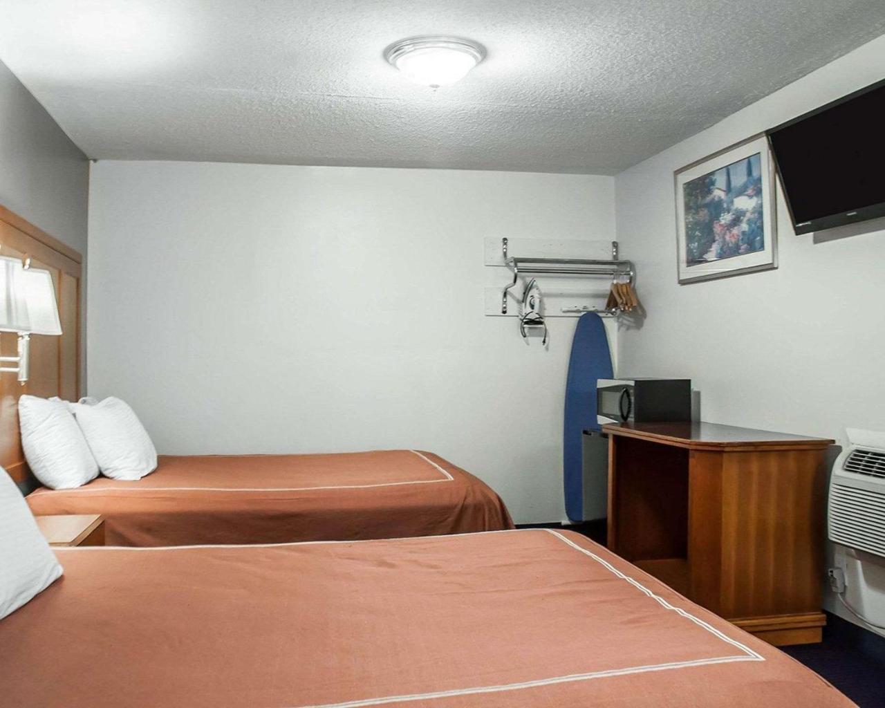 Castle Inn & Suites ナイアガラフォールズ エクステリア 写真
