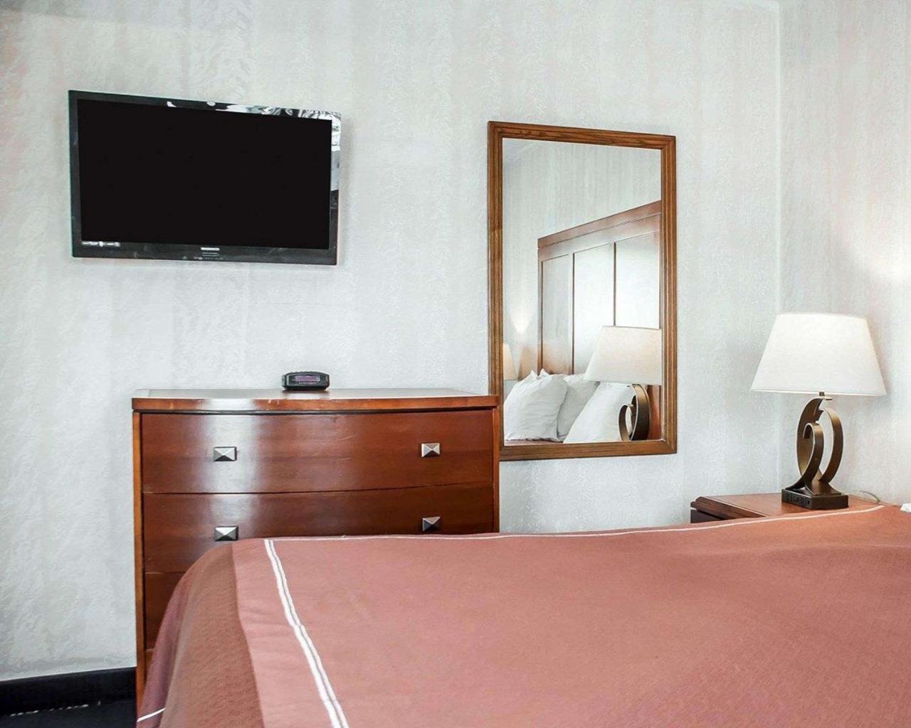 Castle Inn & Suites ナイアガラフォールズ エクステリア 写真